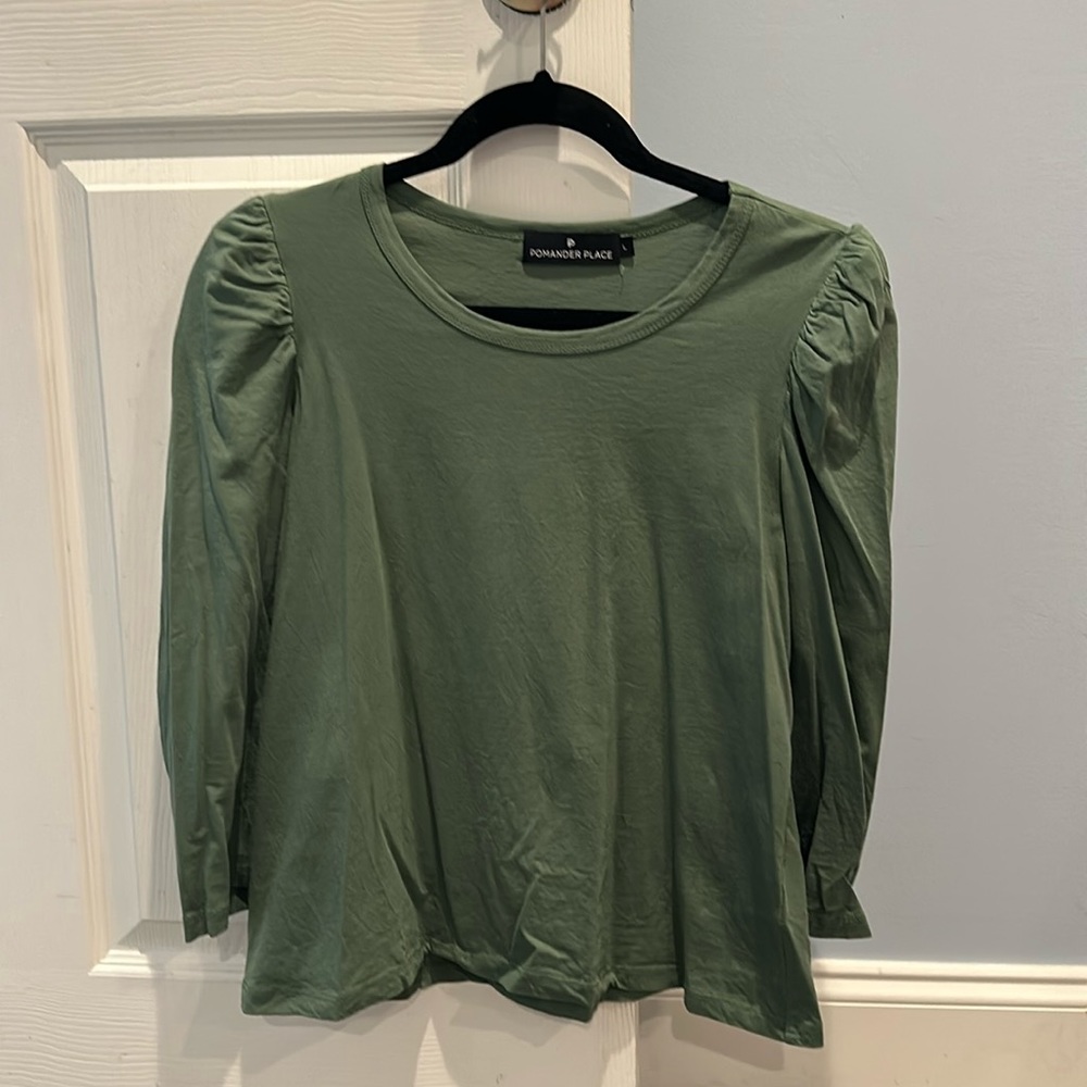 Pomander Place shirt EUC size large